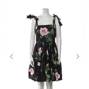 Dolce & Gabbana skirt size 4 US/ firm price- lowest price due to moving